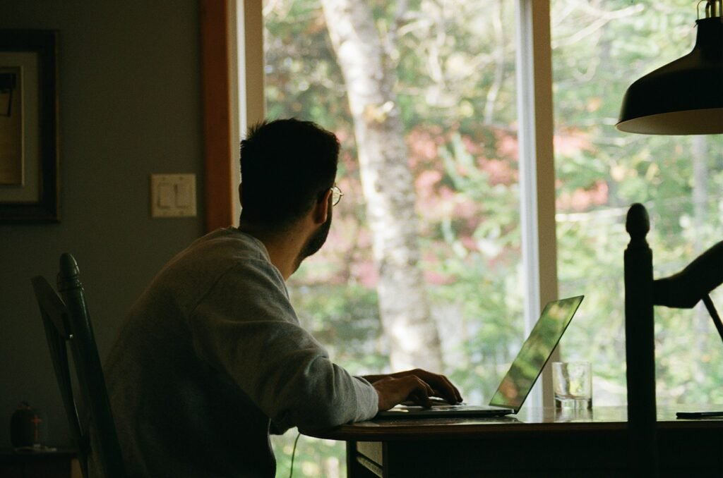 Chauffeuring in the Age of Remote Work: How Flexible Work Patterns are Shaping Luxury Transportation